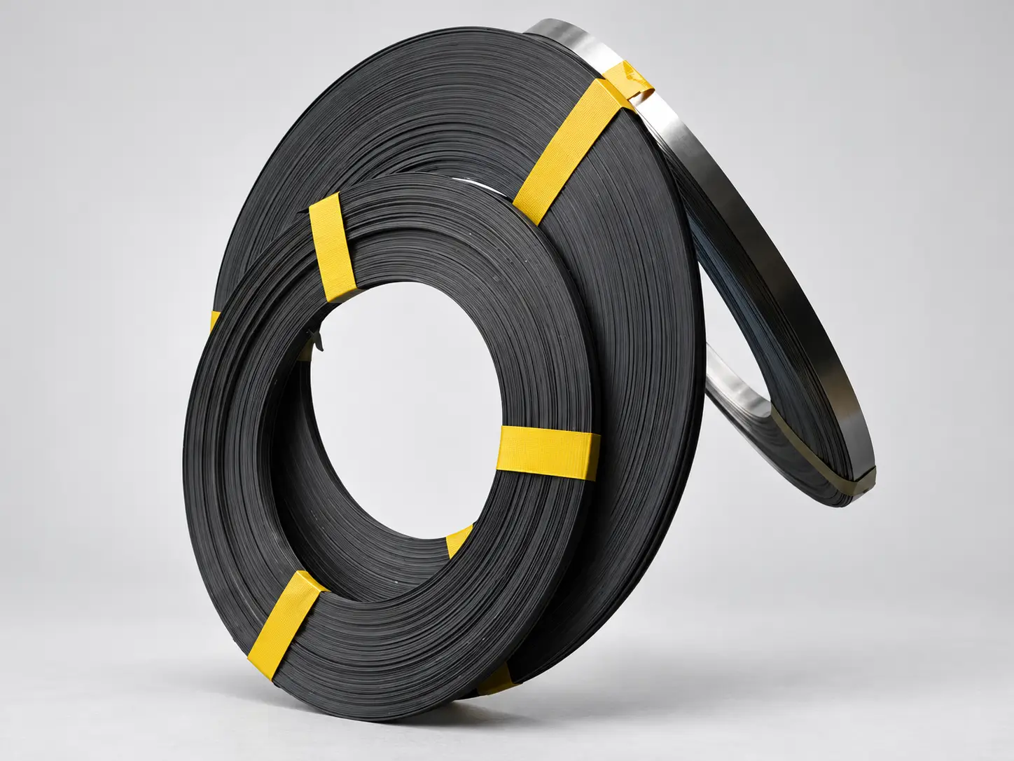 Titanium conductor bar for MMO ribbon tank-bottom grid